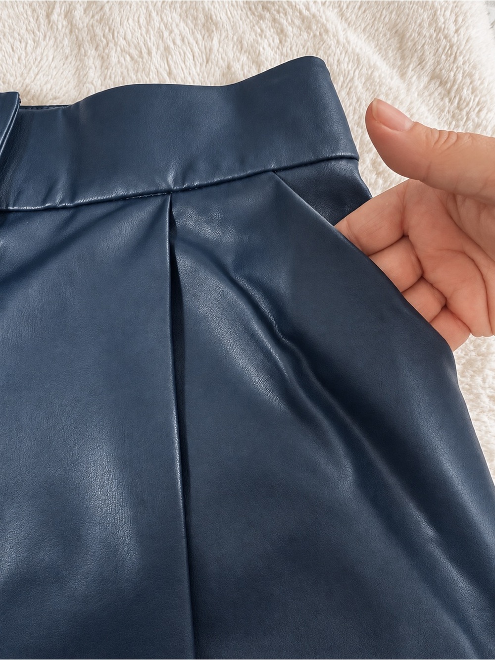 NWOT VERONICA BEARD Haina Navy Vegan Leather Pleated High Rise Designer Shorts - Picture 9 of 15